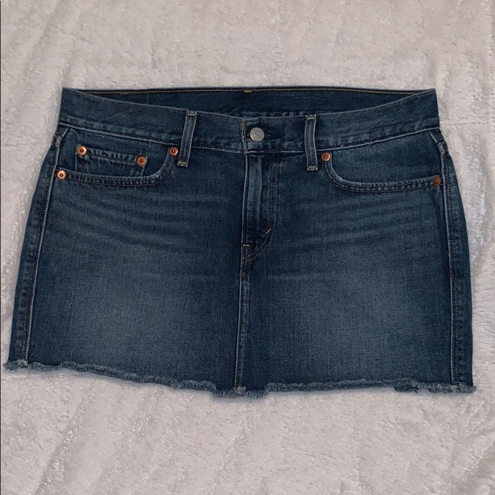 Levi’s mini skirt